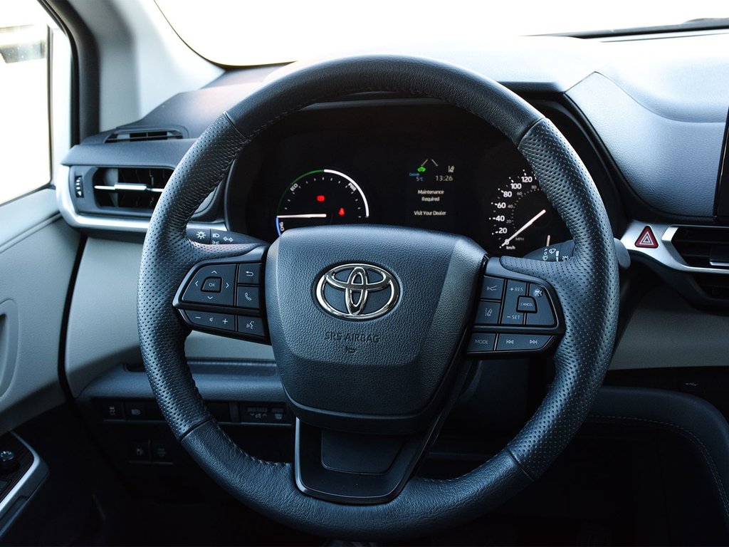 2024 Toyota Sienna LE in Mississauga, Ontario - 16 - w1024h768px