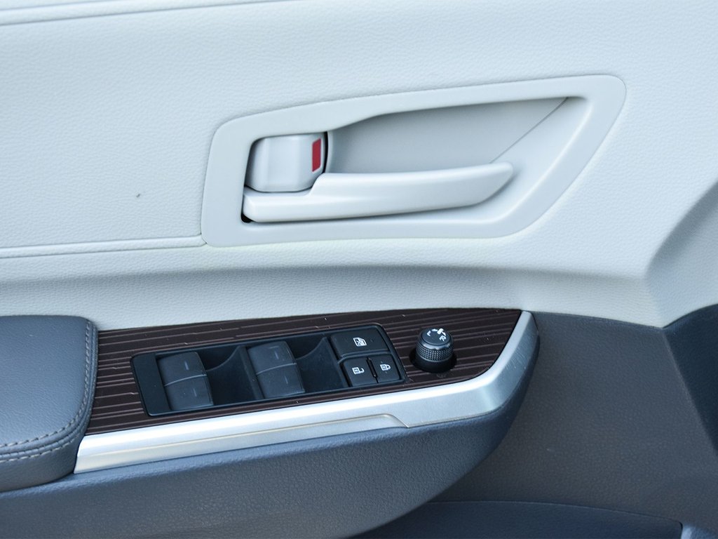 2024 Toyota Sienna LE in Mississauga, Ontario - 10 - w1024h768px