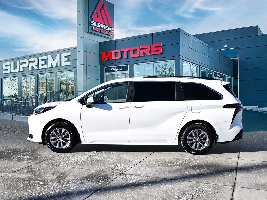 2024 Toyota Sienna LE in Mississauga, Ontario - 3 - w1024h768px