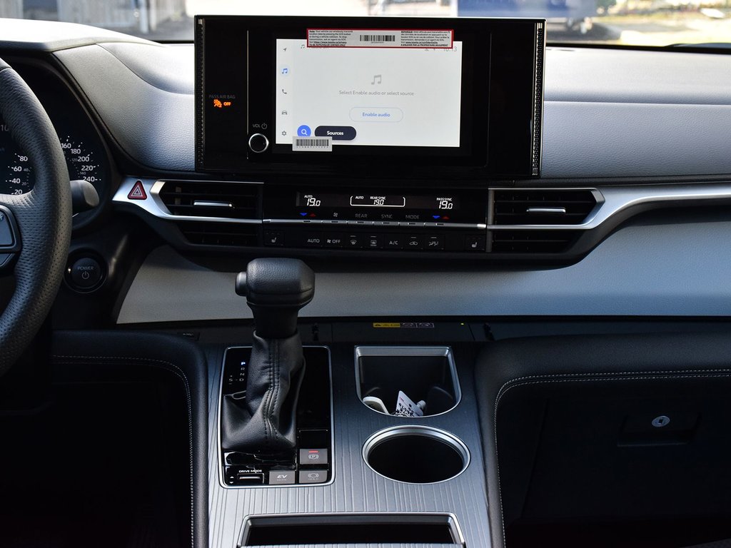 2025 Toyota Sienna LE FWD Hybrid in Mississauga, Ontario - 14 - w1024h768px
