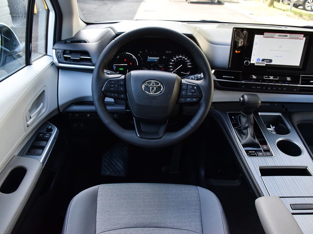 2025 Toyota Sienna LE FWD Hybrid in Mississauga, Ontario - 16 - w1024h768px
