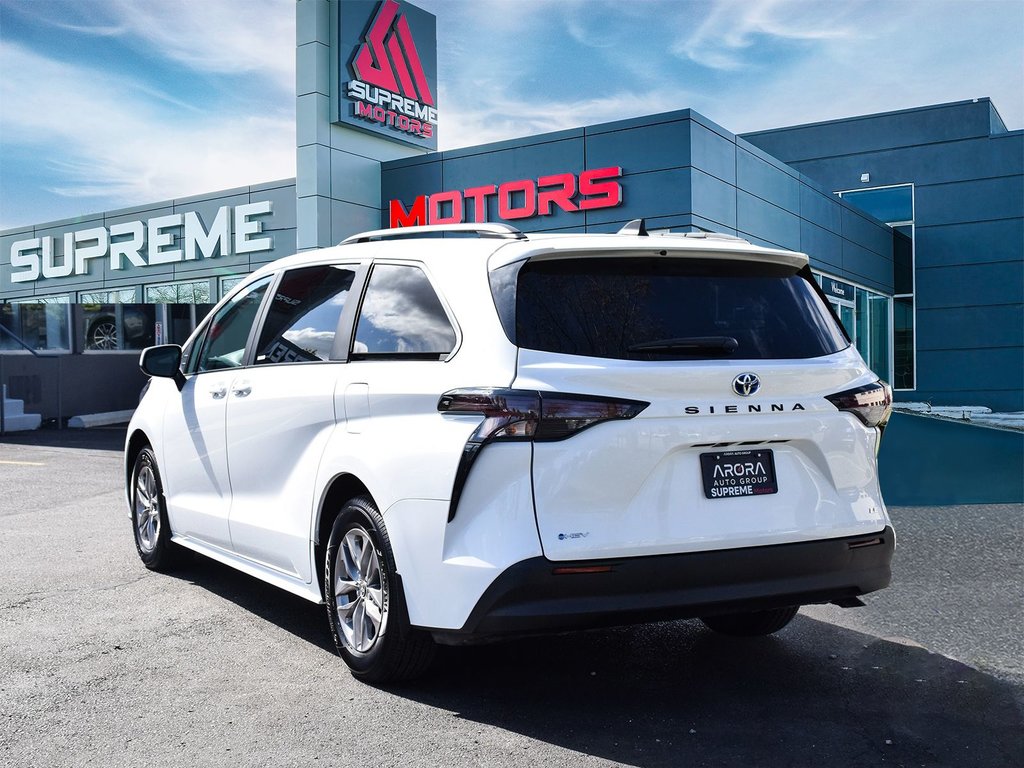 2025 Toyota Sienna LE FWD Hybrid in Mississauga, Ontario - 5 - w1024h768px