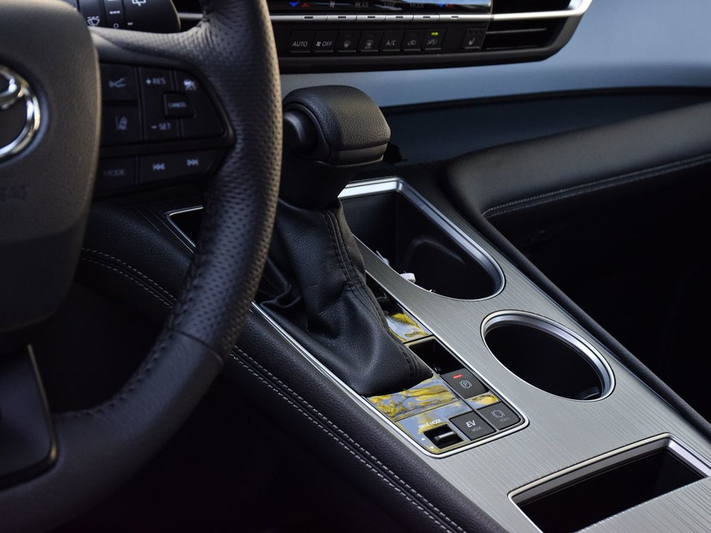2025 Toyota Sienna LE FWD Hybrid in Mississauga, Ontario - 9 - w1024h768px