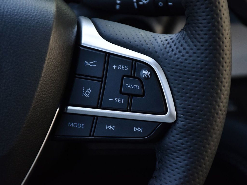 2025 Toyota Sienna XLE FWD Hybrid in Mississauga, Ontario - 21 - w1024h768px