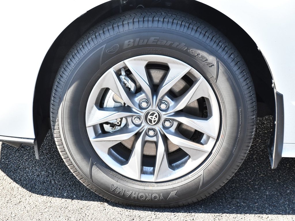 2025 Toyota Sienna XLE FWD Hybrid in Mississauga, Ontario - 6 - w1024h768px