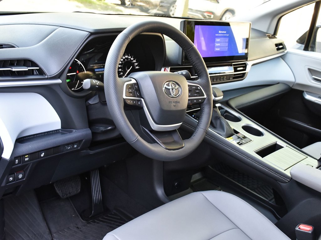 2025 Toyota Sienna XLE FWD Hybrid in Mississauga, Ontario - 7 - w1024h768px