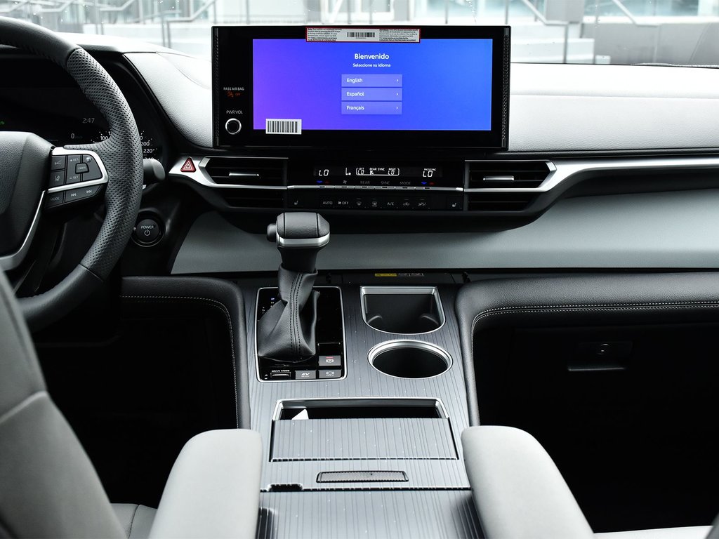 2025 Toyota Sienna HYBRID XLE in Mississauga, Ontario - 14 - w1024h768px