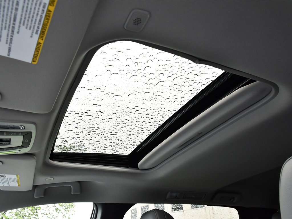 2025 Toyota Sienna HYBRID XLE in Mississauga, Ontario - 11 - w1024h768px