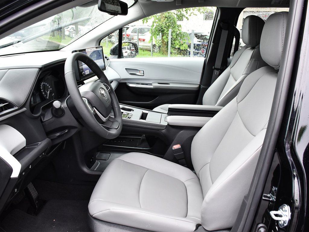 2025 Toyota Sienna HYBRID XLE in Mississauga, Ontario - 7 - w1024h768px