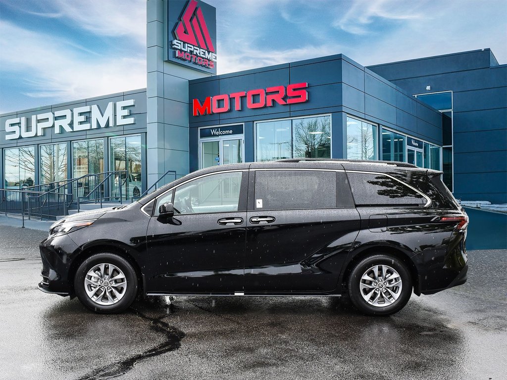 2025 Toyota Sienna HYBRID XLE in Mississauga, Ontario - 3 - w1024h768px