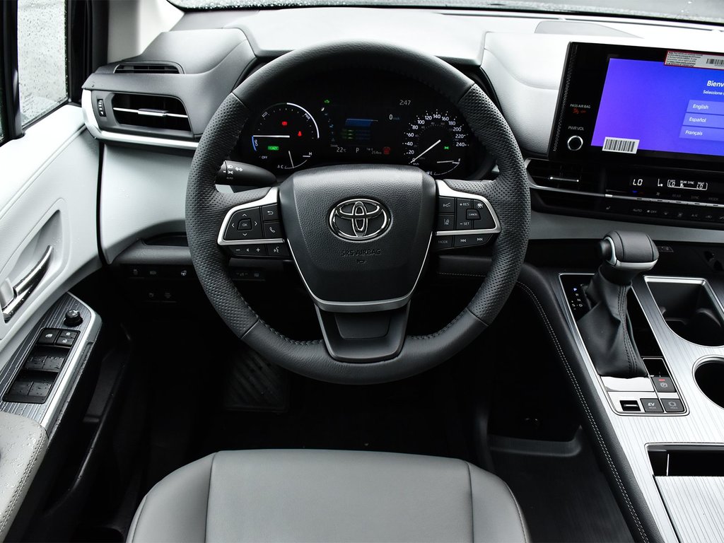 2025 Toyota Sienna HYBRID XLE in Mississauga, Ontario - 16 - w1024h768px