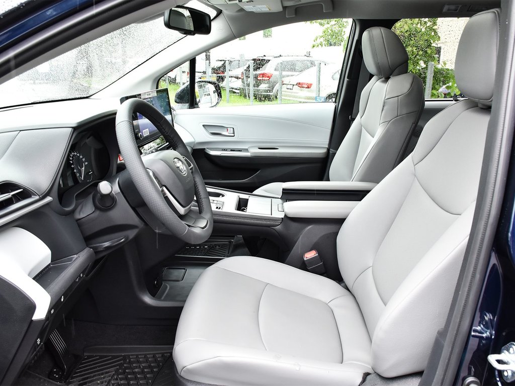 2025 Toyota Sienna Hybrid XLE in Mississauga, Ontario - 7 - w1024h768px