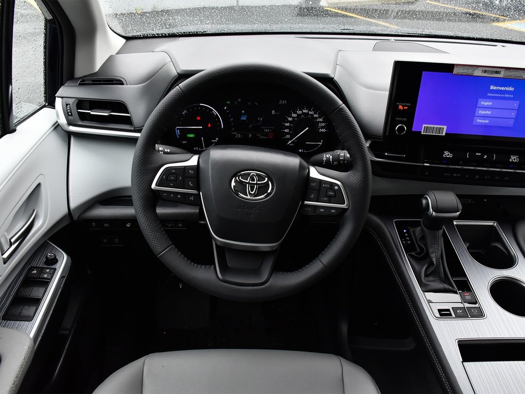 2025 Toyota Sienna Hybrid XLE in Mississauga, Ontario - 17 - w1024h768px