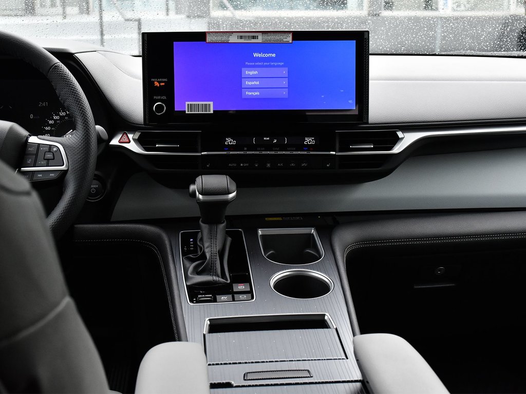 2025 Toyota Sienna Hybrid XLE in Mississauga, Ontario - 15 - w1024h768px