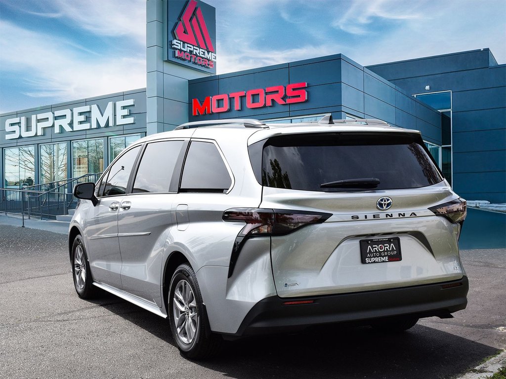 2025 Toyota Sienna LE in Mississauga, Ontario - 5 - w1024h768px