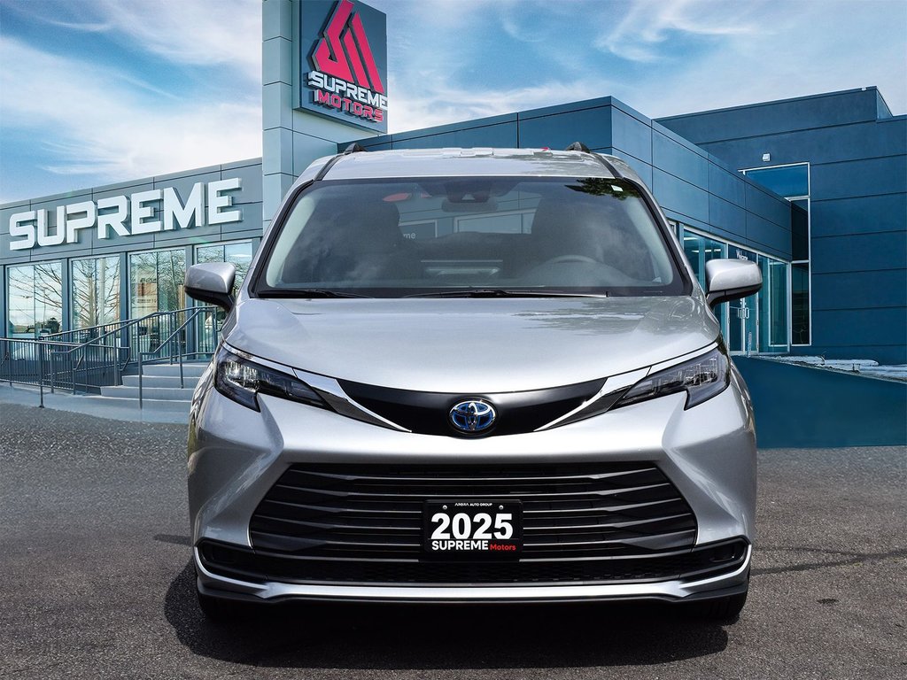 2025 Toyota Sienna LE in Mississauga, Ontario - 3 - w1024h768px