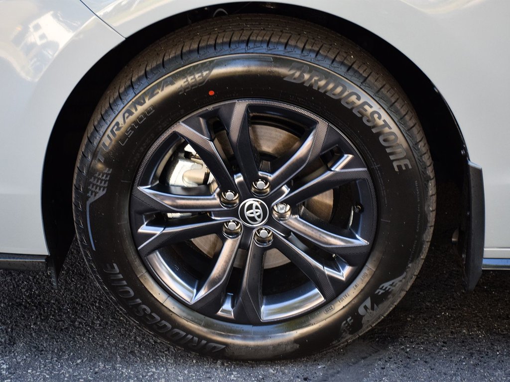 2025 Toyota Sienna XSE in Mississauga, Ontario - 6 - w1024h768px