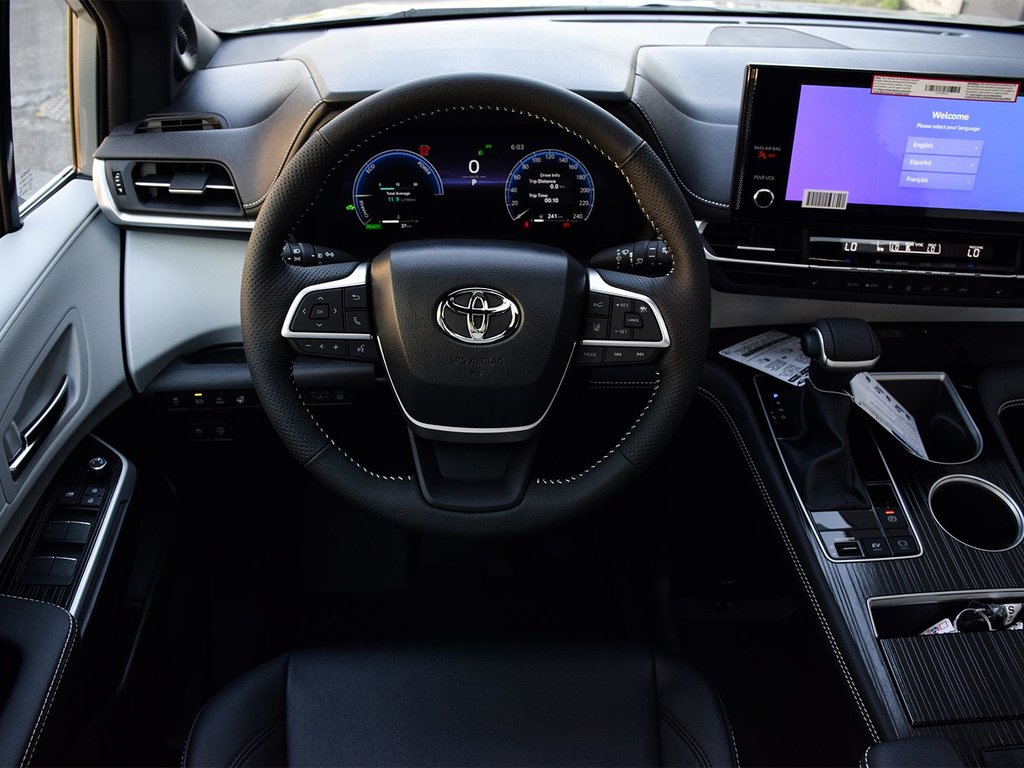 2025 Toyota Sienna XSE in Mississauga, Ontario - 19 - w1024h768px