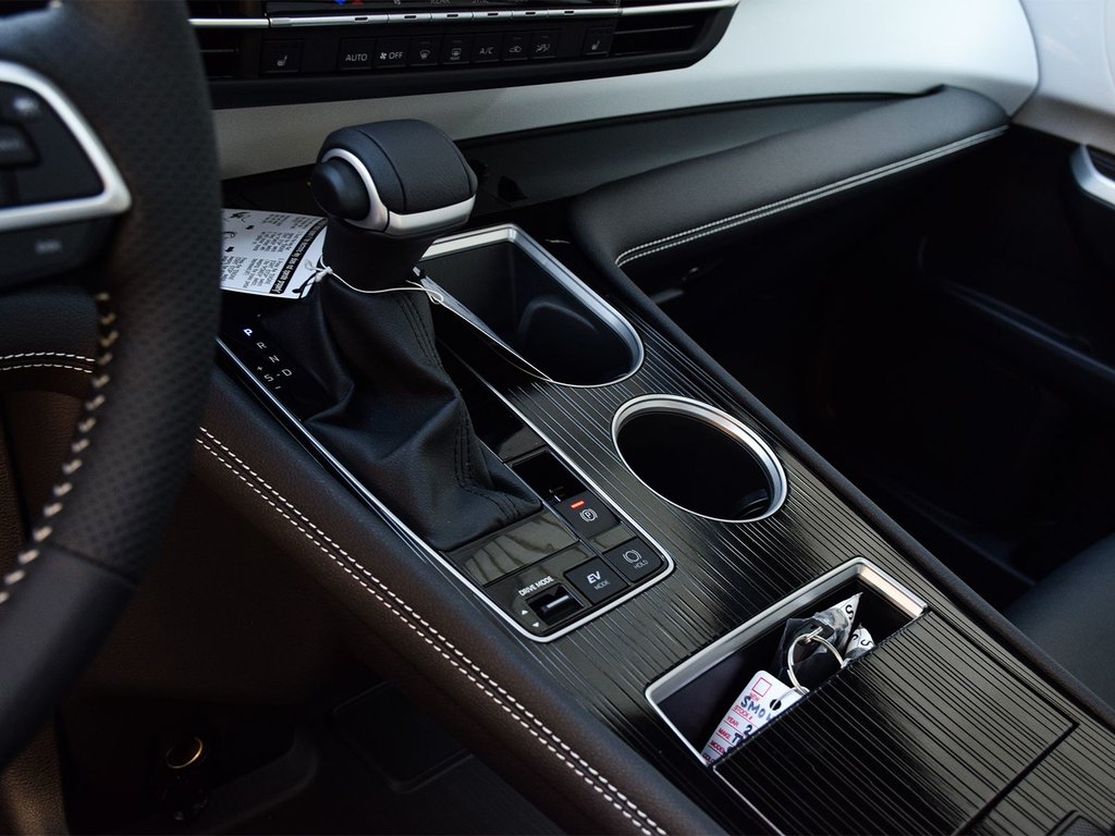 2025 Toyota Sienna XSE in Mississauga, Ontario - 9 - w1024h768px