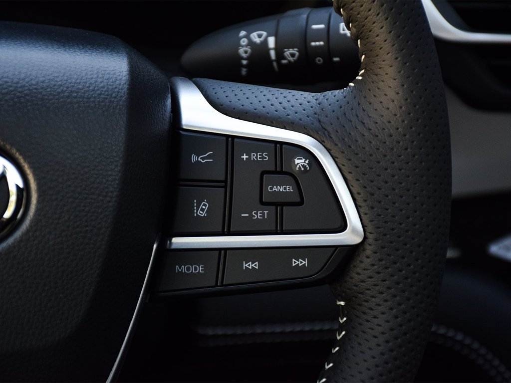 2025 Toyota Sienna XSE in Mississauga, Ontario - 24 - w1024h768px