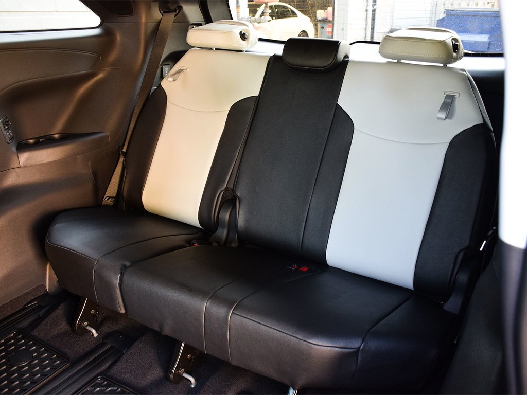 2025 Toyota Sienna XSE in Mississauga, Ontario - 13 - w1024h768px