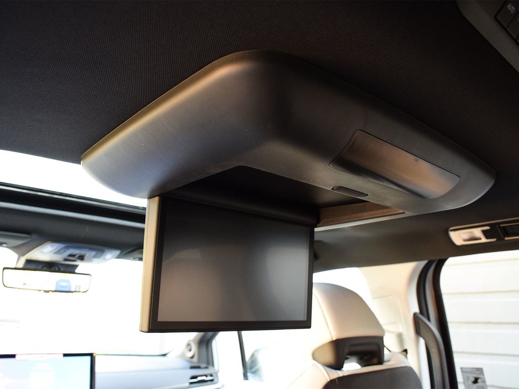 2025 Toyota Sienna XSE in Mississauga, Ontario - 14 - w1024h768px