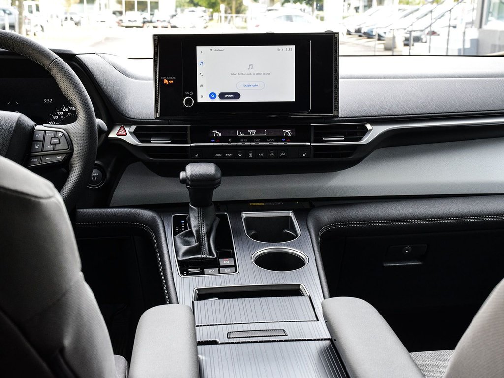 2025 Toyota Sienna LE in Mississauga, Ontario - 15 - w1024h768px