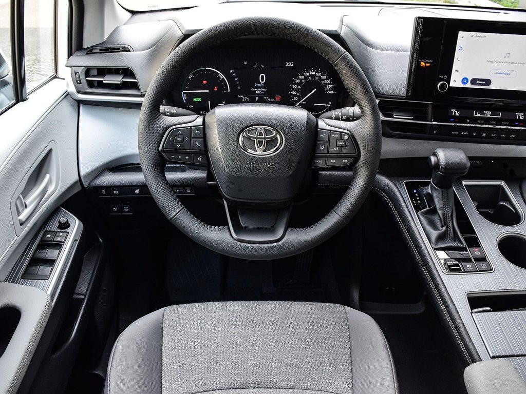 2025 Toyota Sienna LE in Mississauga, Ontario - 18 - w1024h768px