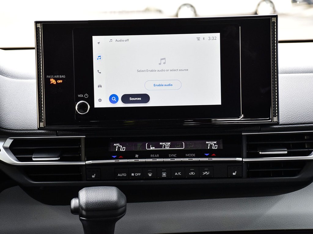 2025 Toyota Sienna LE in Mississauga, Ontario - 16 - w1024h768px