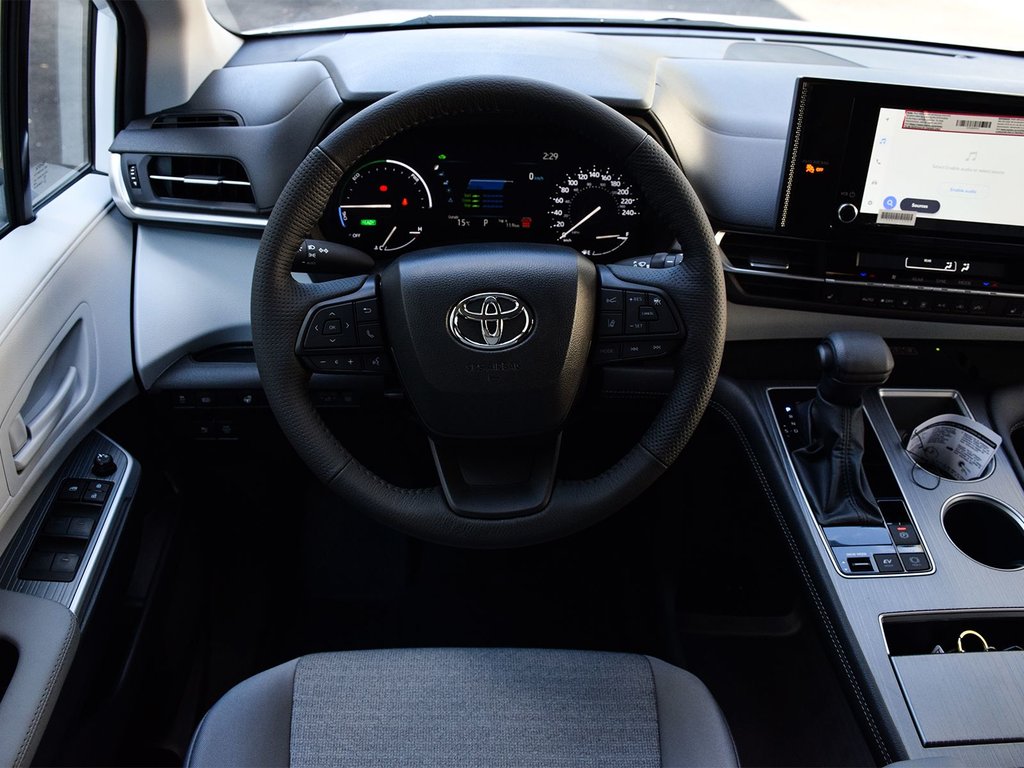 2025 Toyota Sienna LE in Mississauga, Ontario - 16 - w1024h768px