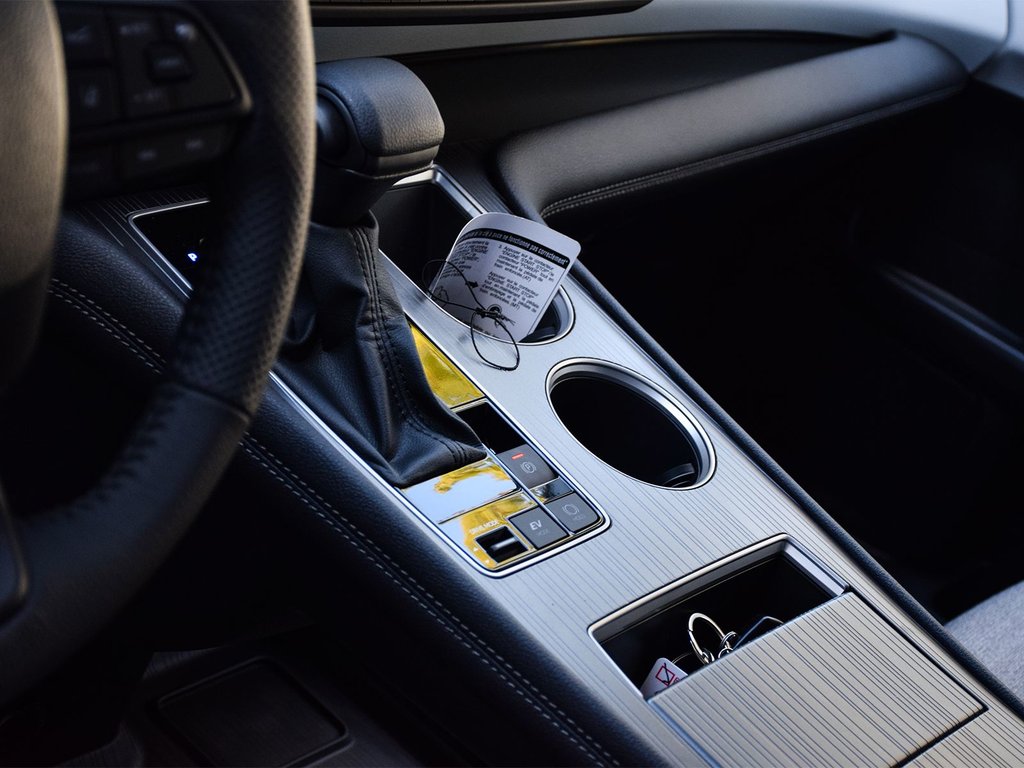 2025 Toyota Sienna LE in Mississauga, Ontario - 9 - w1024h768px