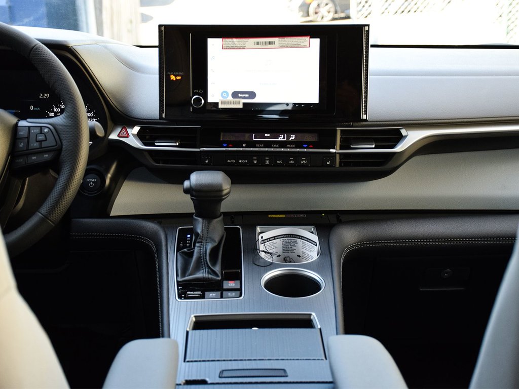 2025 Toyota Sienna LE in Mississauga, Ontario - 13 - w1024h768px