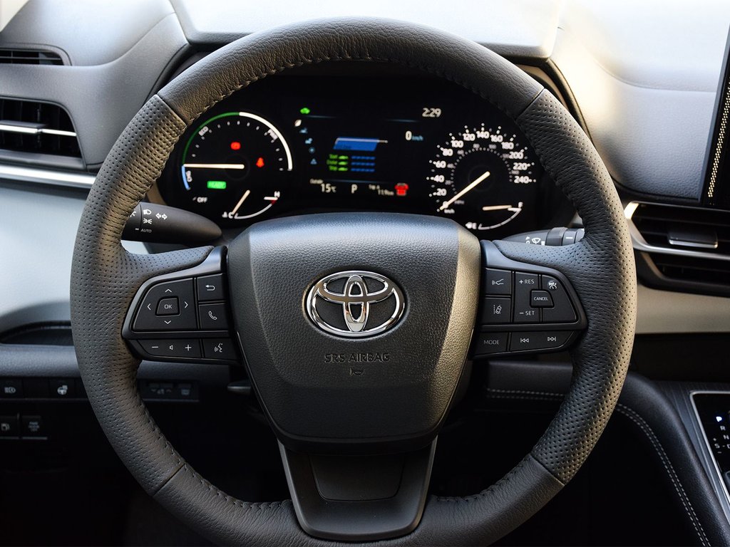 2025 Toyota Sienna LE in Mississauga, Ontario - 18 - w1024h768px