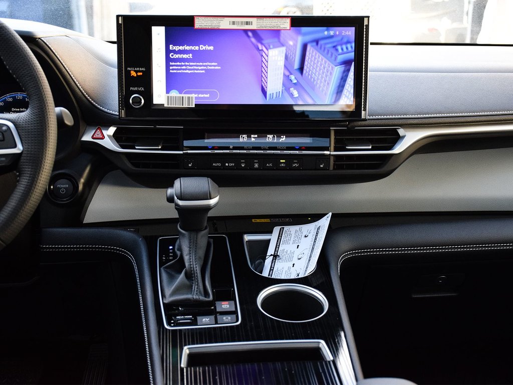 2025 Toyota Sienna XSE FWD in Mississauga, Ontario - 15 - w1024h768px