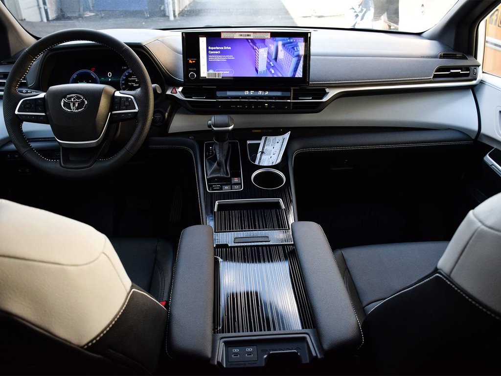 2025 Toyota Sienna XSE FWD in Mississauga, Ontario - 14 - w1024h768px