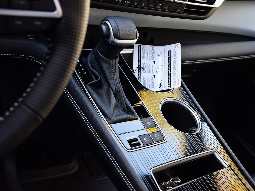 2025 Toyota Sienna XSE FWD in Mississauga, Ontario - 8 - w1024h768px