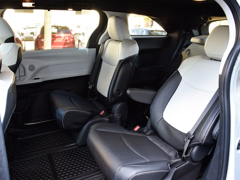 2025 Toyota Sienna XSE FWD in Mississauga, Ontario - 11 - w1024h768px