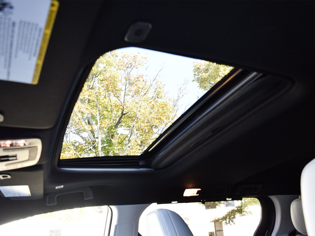 2025 Toyota Sienna XSE FWD in Mississauga, Ontario - 9 - w1024h768px