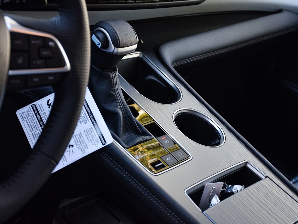 2025 Toyota Sienna XLE in Mississauga, Ontario - 9 - w1024h768px