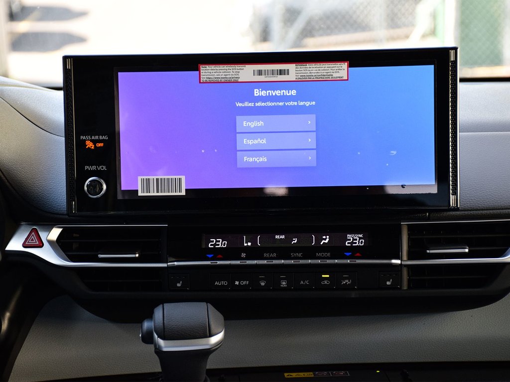 2025 Toyota Sienna XLE in Mississauga, Ontario - 16 - w1024h768px