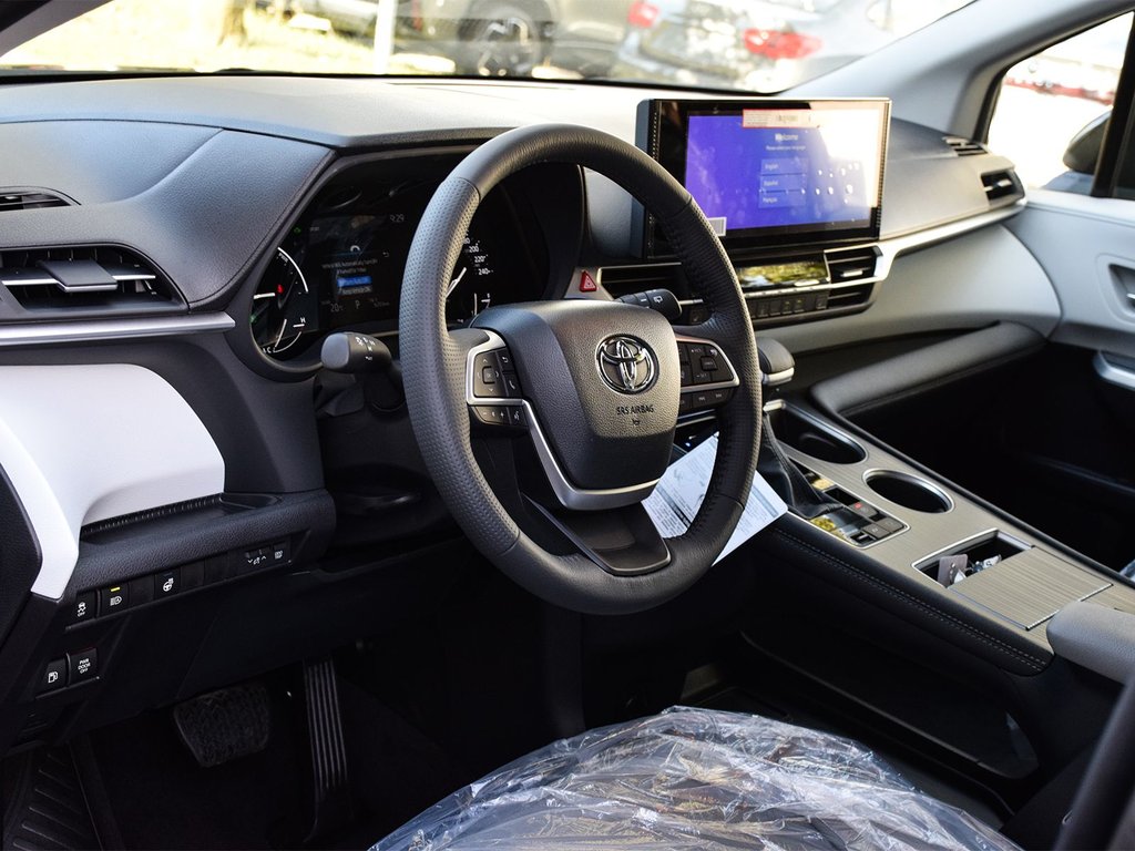 2025 Toyota Sienna XLE in Mississauga, Ontario - 7 - w1024h768px