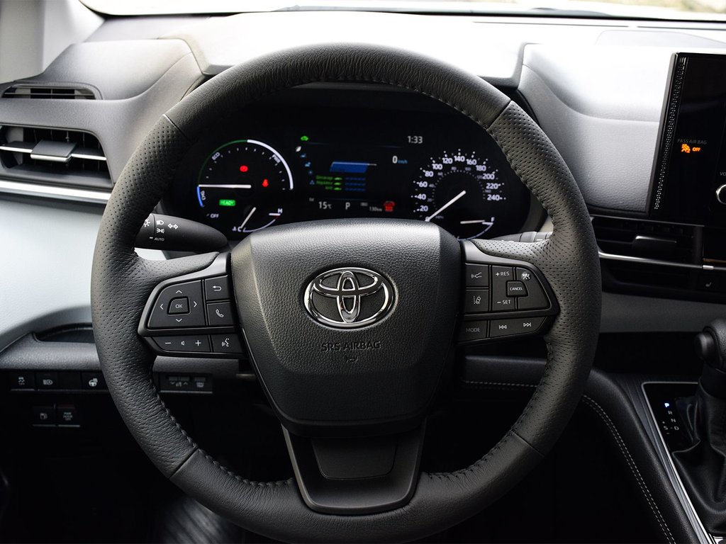 2025 Toyota Sienna LE in Mississauga, Ontario - 17 - w1024h768px