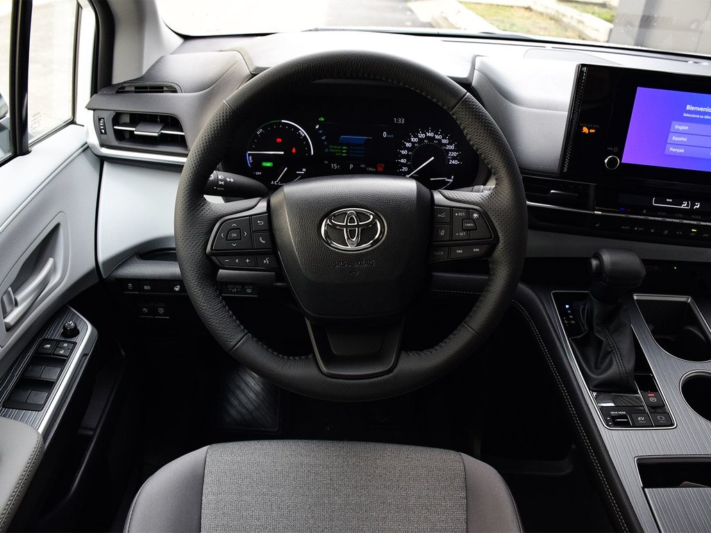 2025 Toyota Sienna LE in Mississauga, Ontario - 16 - w1024h768px