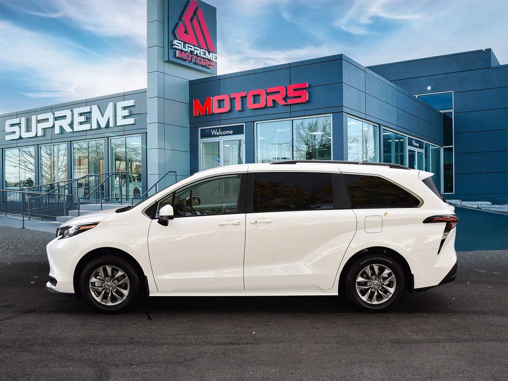 2025 Toyota Sienna LE in Mississauga, Ontario - 4 - w1024h768px