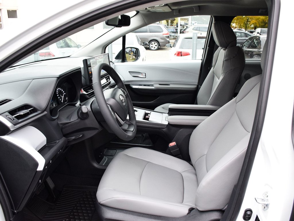 2025 Toyota Sienna XLE in Mississauga, Ontario - 7 - w1024h768px