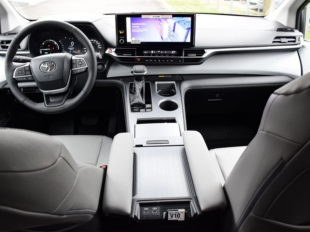 2025 Toyota Sienna XLE in Mississauga, Ontario - 13 - w1024h768px