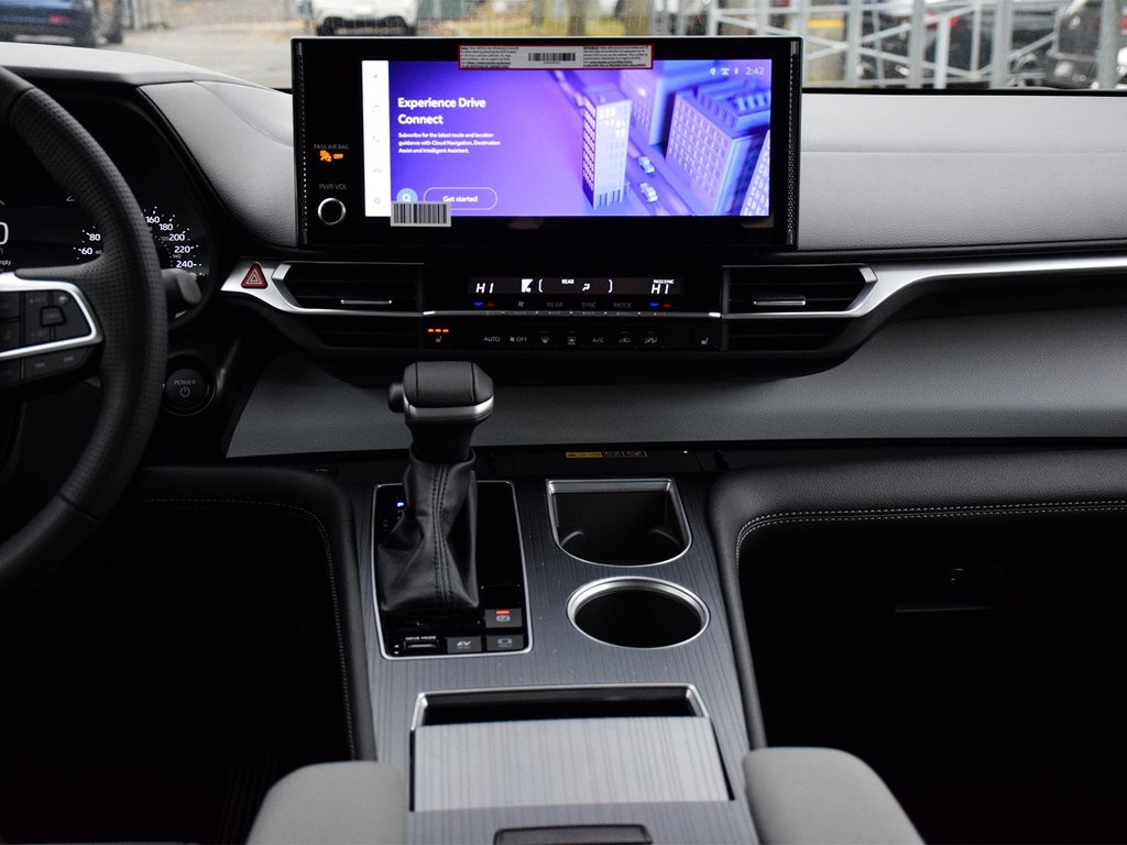 2025 Toyota Sienna XLE in Mississauga, Ontario - 14 - w1024h768px