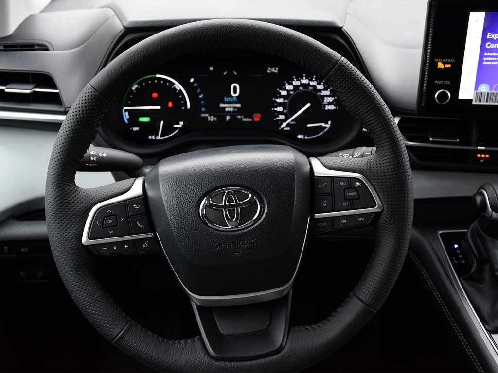 2025 Toyota Sienna XLE in Mississauga, Ontario - 17 - w1024h768px