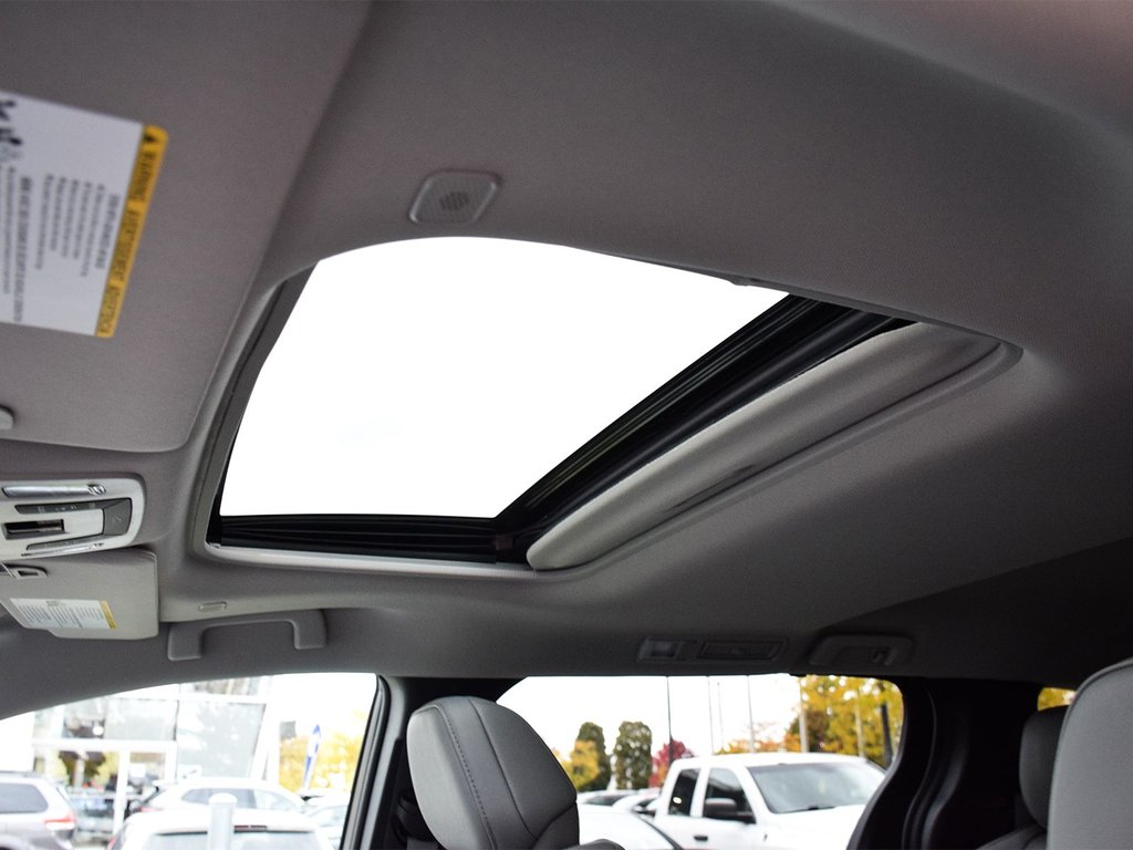 2025 Toyota Sienna XLE in Mississauga, Ontario - 10 - w1024h768px