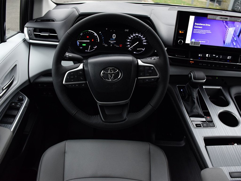 2025 Toyota Sienna XLE in Mississauga, Ontario - 16 - w1024h768px